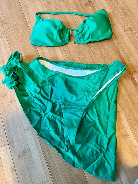 Green Two-Piece Bikini Set with Skirt - Picture 1 of 3